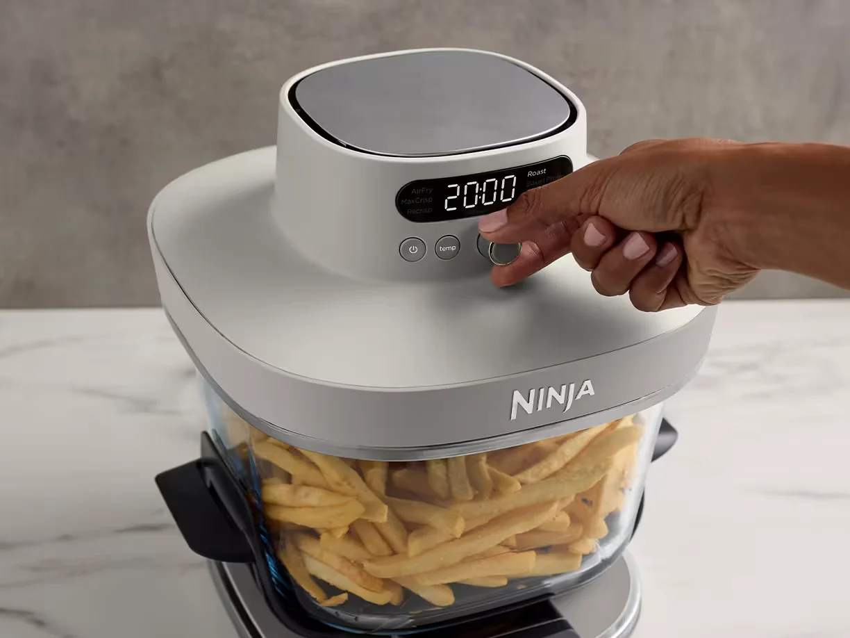 Ninja-AS101UKLG-InUse-Kitchen-CounteNinja-UI-Closeup-Hand